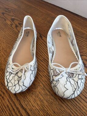 Mossimo Supply Co. White Lace Ballet Flats with Bow